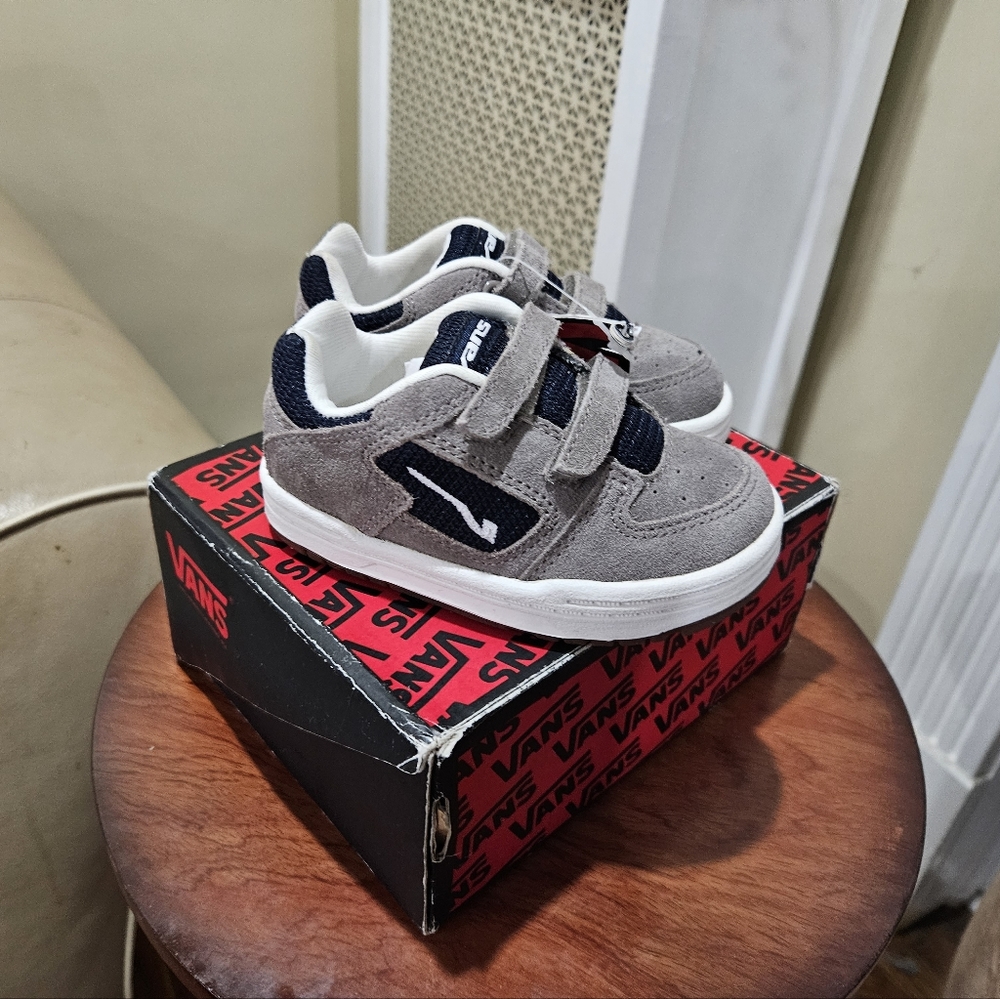 VANS - Picture 5 of 6